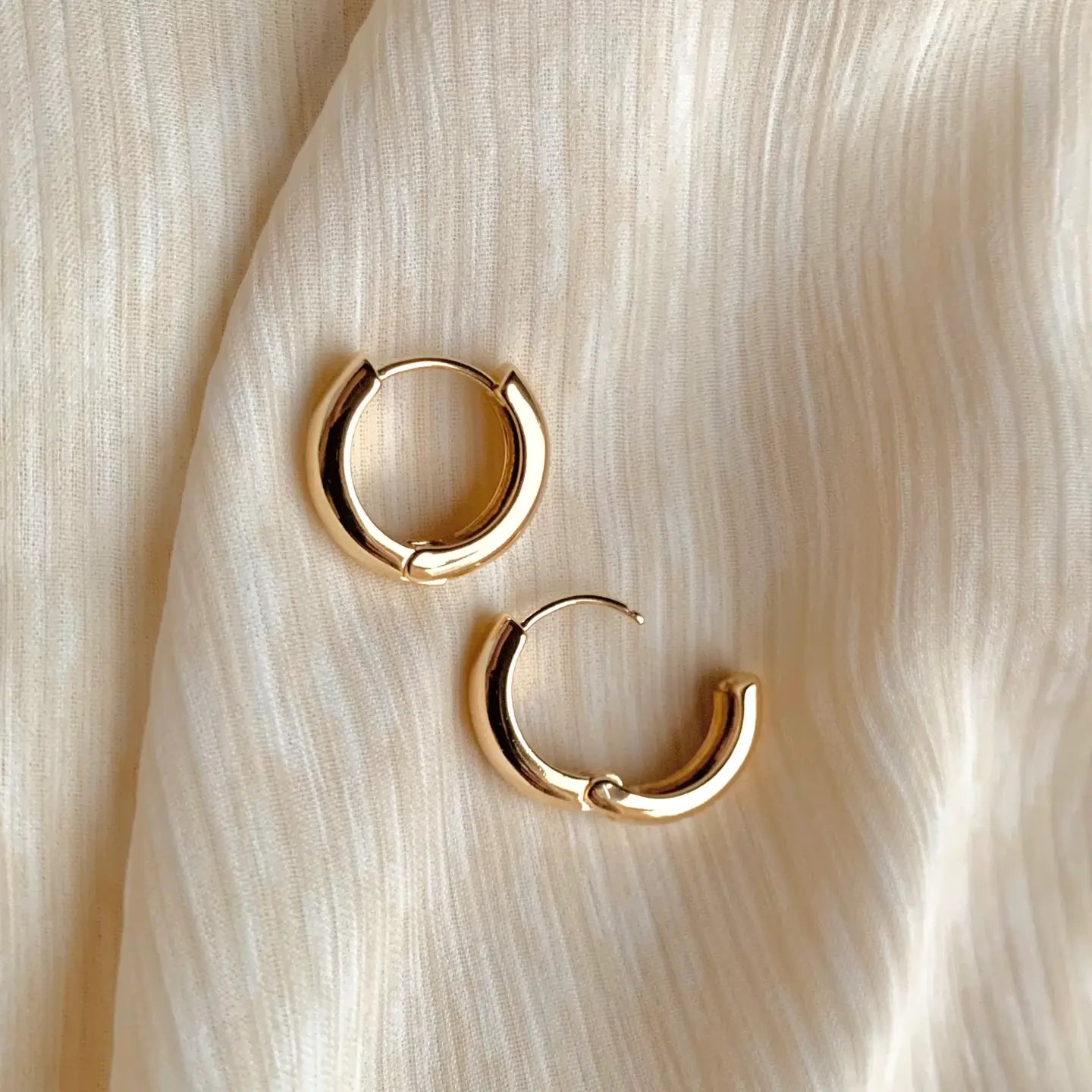 Chubbie Hoops | Gold | Everyday Hoop Earrings | Clasp Hoops
